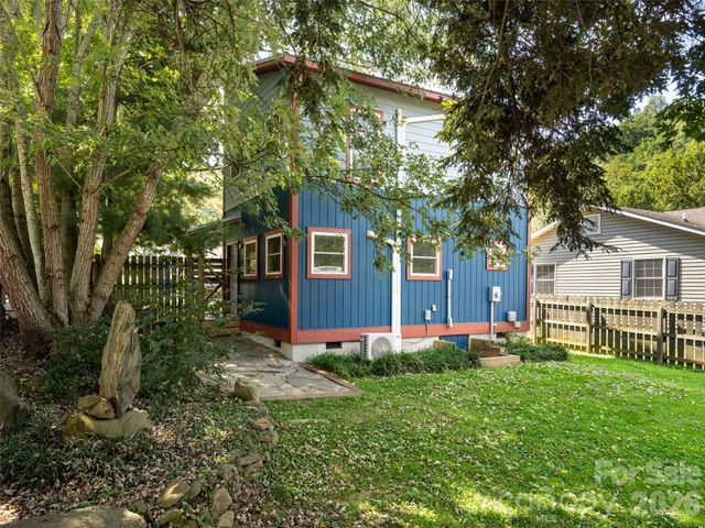 1 Half Moon Drive, Swannanoa, NC 28778