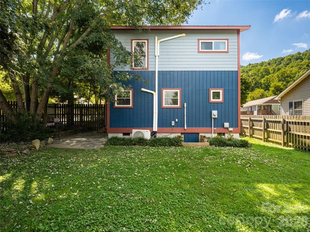 1 Half Moon Drive, Swannanoa, NC 28778