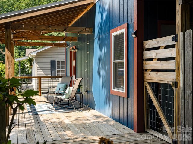 1 Half Moon Drive, Swannanoa, NC 28778