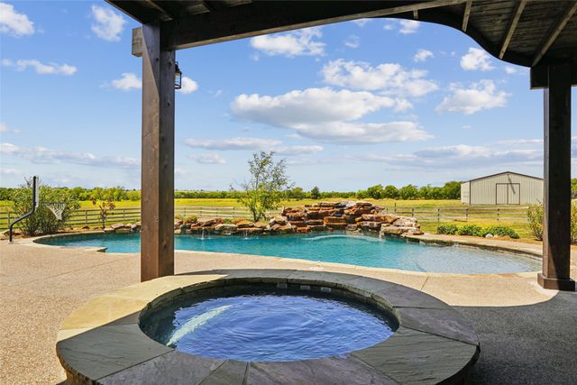 5550 Donald Road, Krum, TX 76249