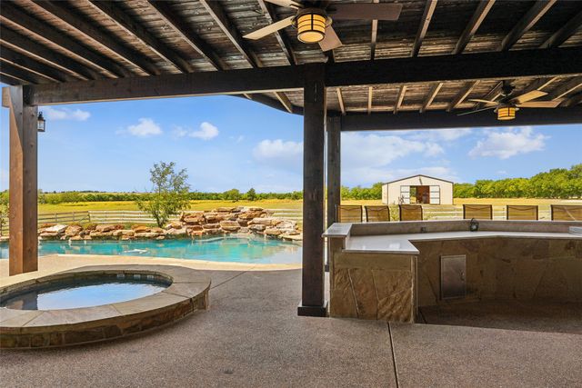 5550 Donald Road, Krum, TX 76249
