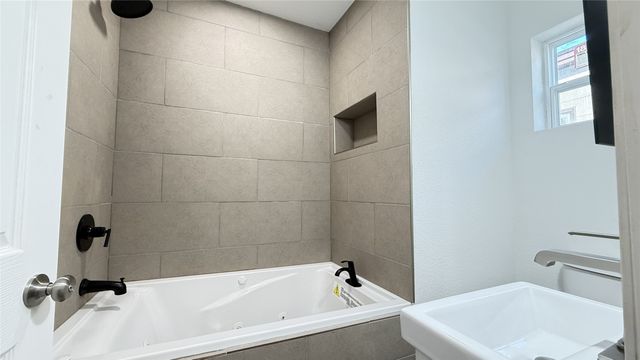 104 E 15th Street, Des Moines, IA 50316