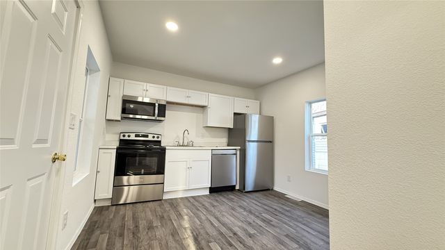 104 E 15th Street, Des Moines, IA 50316