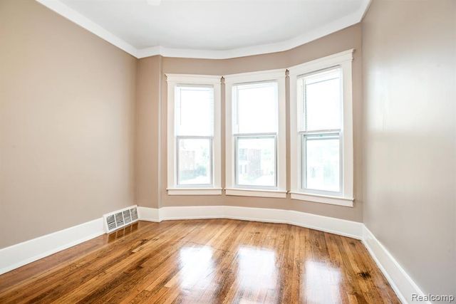 2604 Cadillac Boulevard, Detroit, MI 48214