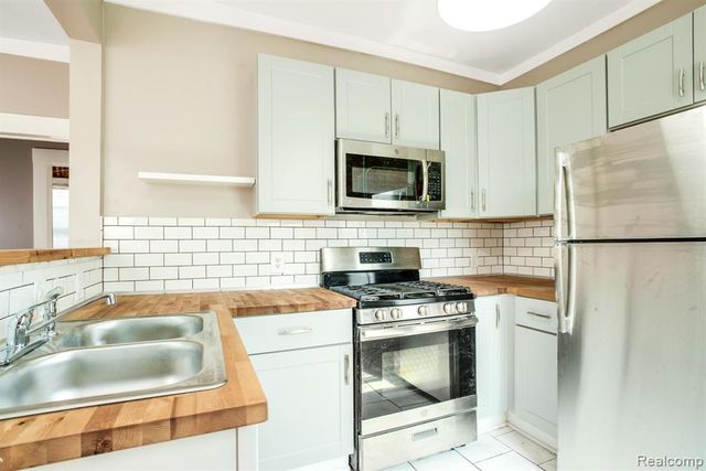 2604 Cadillac Boulevard, Detroit, MI 48214