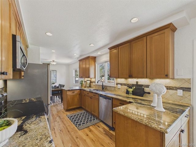 7152 Ellis St, Arvada, CO 80004