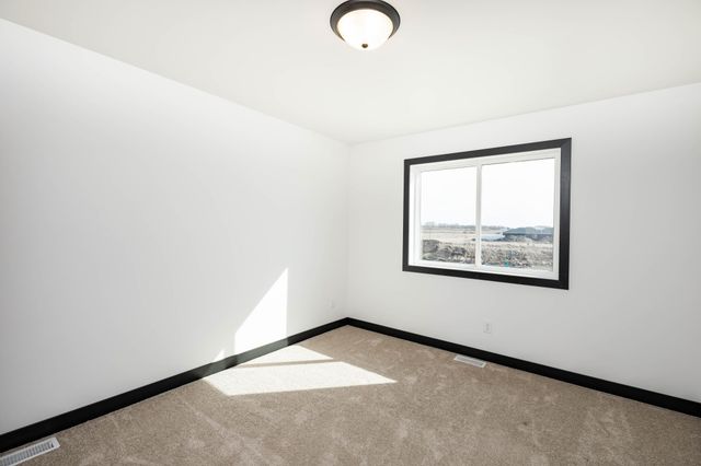 6719 66th Avenue S, Horace, ND 58047