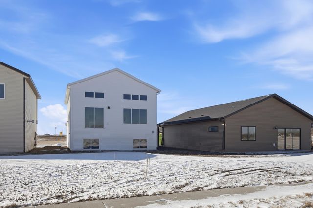 6719 66th Avenue S, Horace, ND 58047