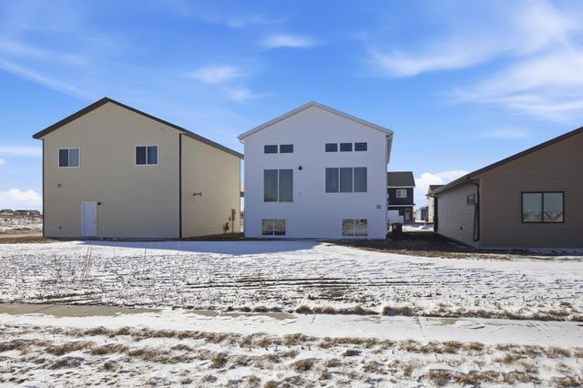 6719 66th Avenue S, Horace, ND 58047