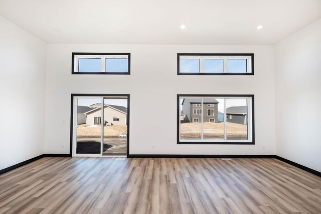 6719 66th Avenue S, Horace, ND 58047