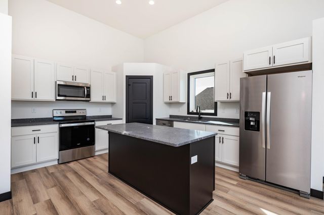 6719 66th Avenue S, Horace, ND 58047