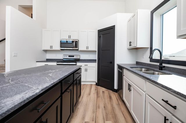 6719 66th Avenue S, Horace, ND 58047