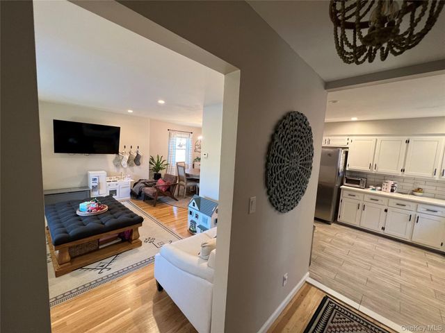 31 Roosevelt Place, Rockville Centre, NY 11570