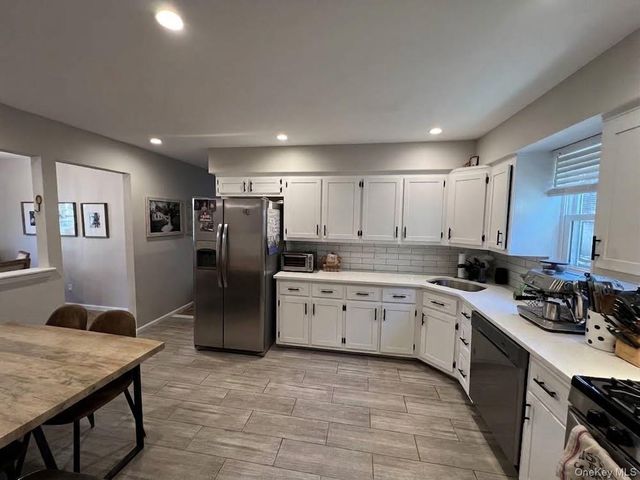 31 Roosevelt Place, Rockville Centre, NY 11570