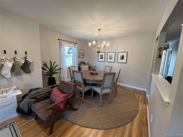 31 Roosevelt Place, Rockville Centre, NY 11570