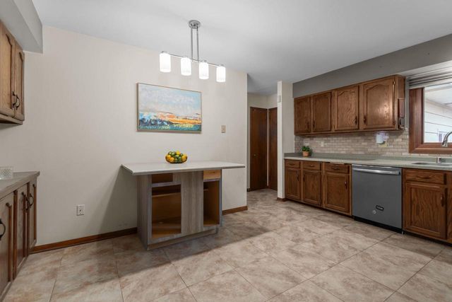 340 WESTBROOK DRIVE, Oshkosh, WI 54904