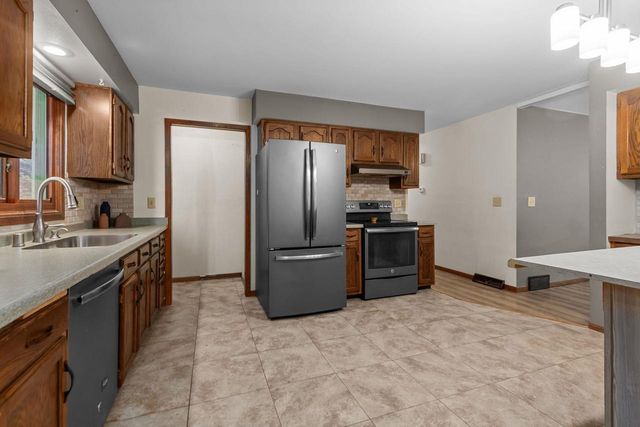 340 WESTBROOK DRIVE, Oshkosh, WI 54904