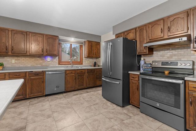 340 WESTBROOK DRIVE, Oshkosh, WI 54904