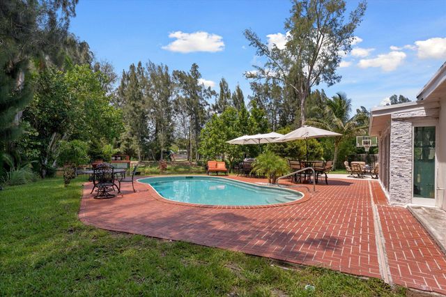 8951 SW 51st Place, Cooper City, FL 33328