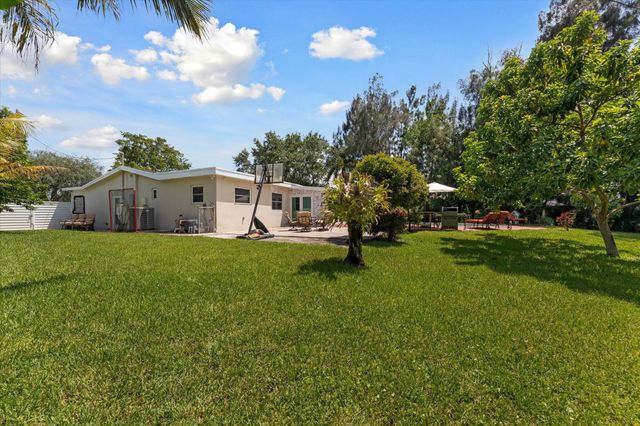8951 SW 51st Place, Cooper City, FL 33328