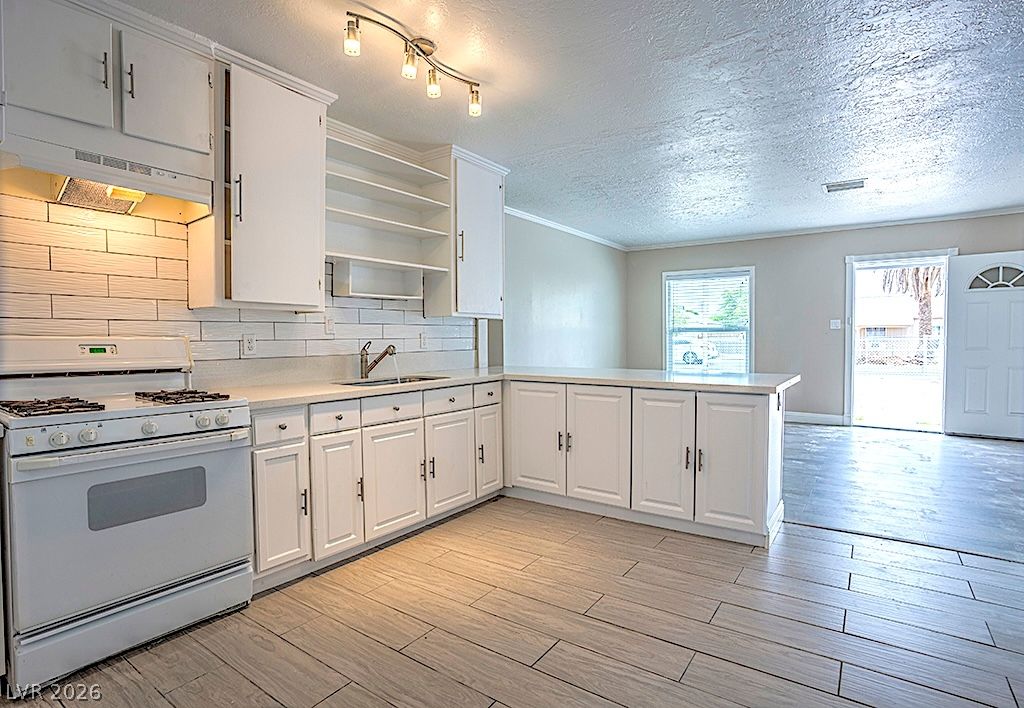 Image 1 of property listing at 911 North 1st Street, Las Vegas, NV 89101