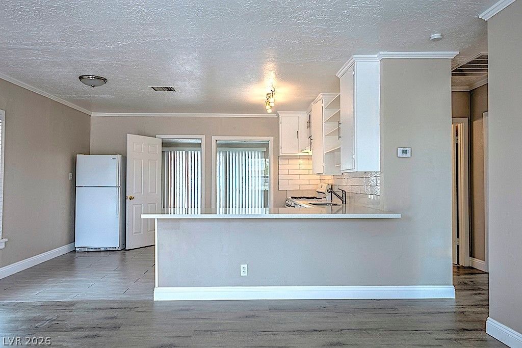 Image 13 of property listing at 911 North 1st Street, Las Vegas, NV 89101