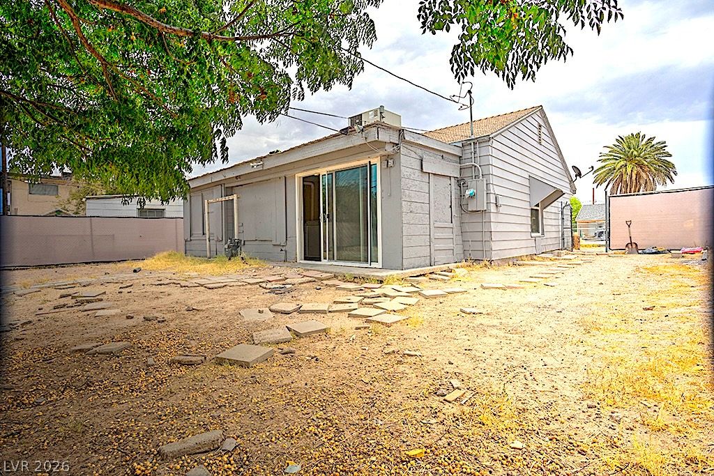 Image 7 of property listing at 911 North 1st Street, Las Vegas, NV 89101