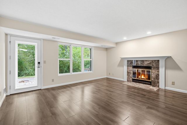 5523 Auto Club Road, Bloomington, MN 55437