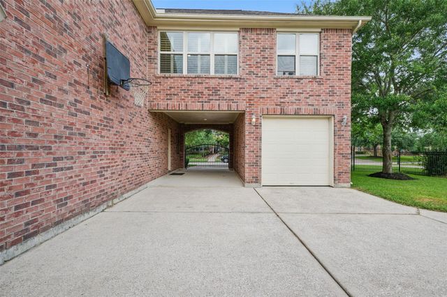 3602 Lindhaven Drive, Pearland, TX 77584