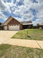 11424 NW 109th Street, Yukon, OK 73099