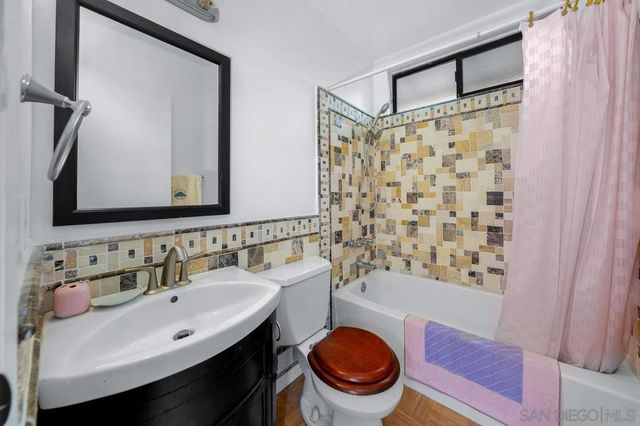 5114 Bloch St, San Diego, CA 92122