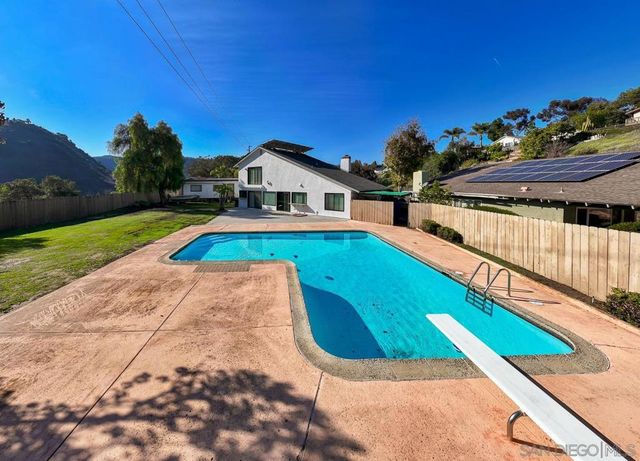 5114 Bloch St, San Diego, CA 92122