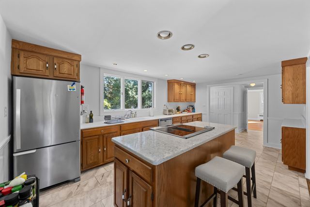 12 Gates Rd, Shrewsbury, MA 01545