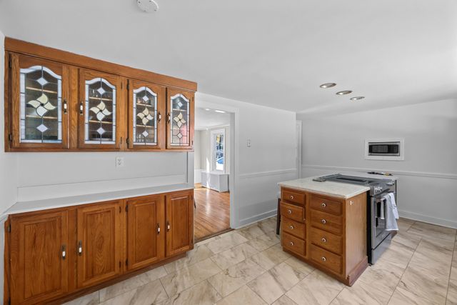 12 Gates Rd, Shrewsbury, MA 01545