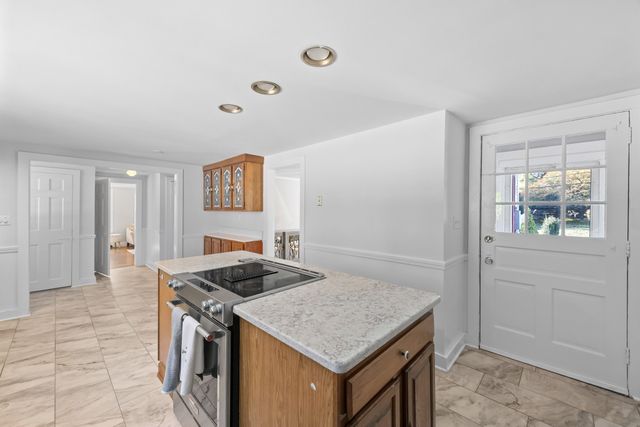 12 Gates Rd, Shrewsbury, MA 01545