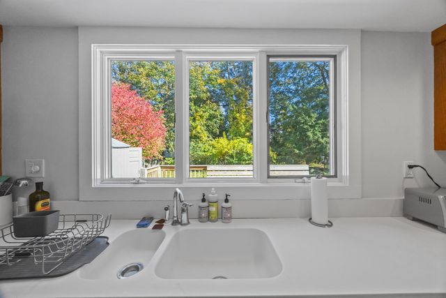 12 Gates Rd, Shrewsbury, MA 01545