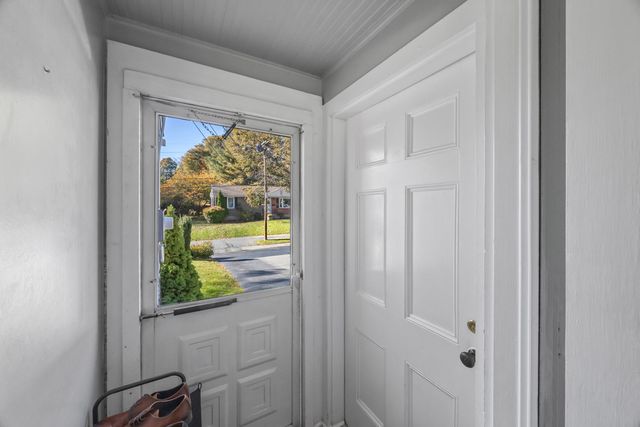 12 Gates Rd, Shrewsbury, MA 01545