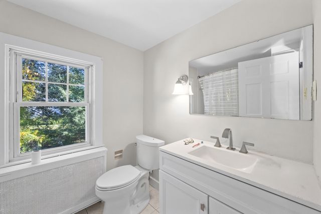 12 Gates Rd, Shrewsbury, MA 01545