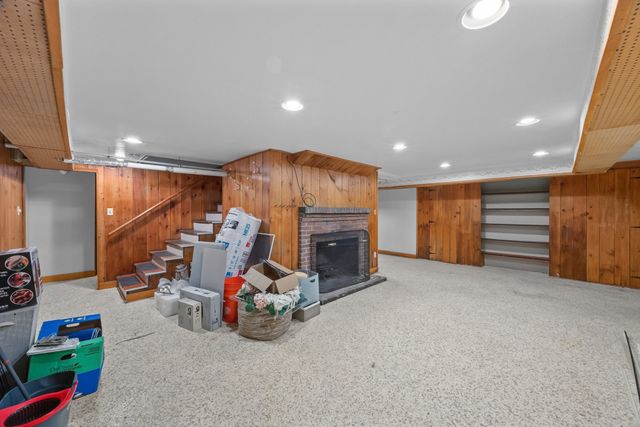 12 Gates Rd, Shrewsbury, MA 01545