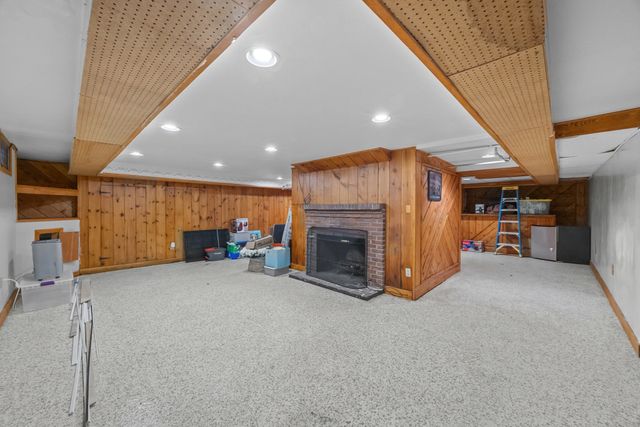 12 Gates Rd, Shrewsbury, MA 01545