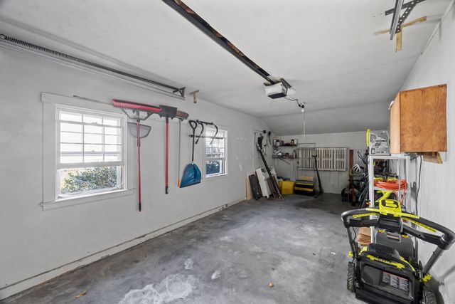 12 Gates Rd, Shrewsbury, MA 01545