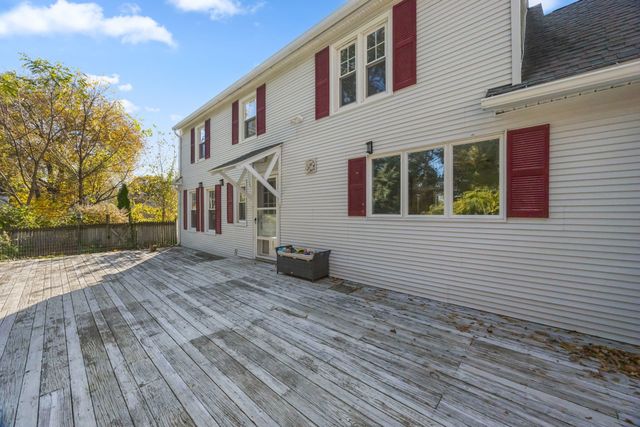 12 Gates Rd, Shrewsbury, MA 01545