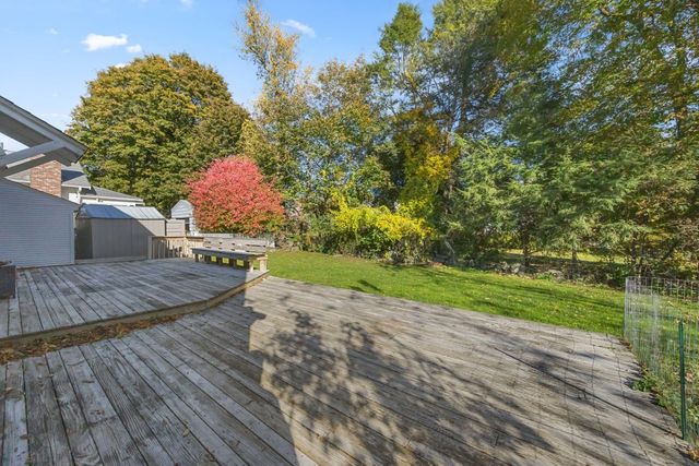 12 Gates Rd, Shrewsbury, MA 01545