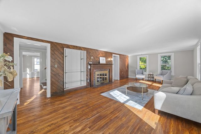 12 Gates Rd, Shrewsbury, MA 01545