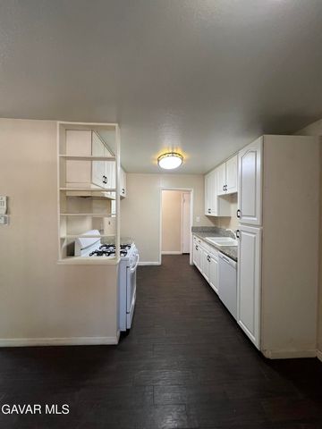 38609 32nd Street East, Palmdale, CA 93550