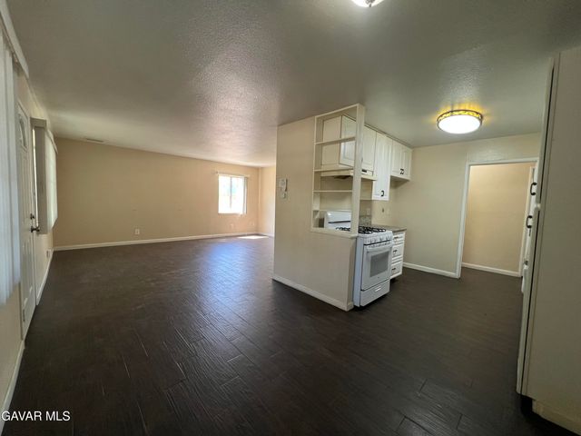 38609 32nd Street East, Palmdale, CA 93550