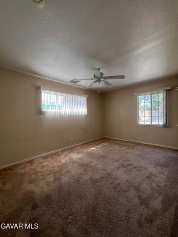 38609 32nd Street East, Palmdale, CA 93550