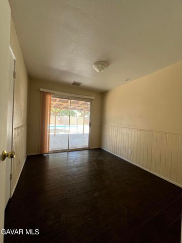 38609 32nd Street East, Palmdale, CA 93550