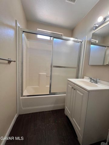 38609 32nd Street East, Palmdale, CA 93550