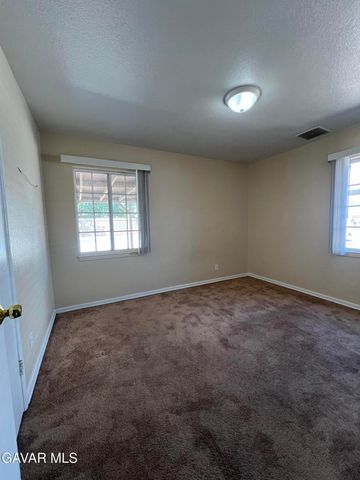 38609 32nd Street East, Palmdale, CA 93550